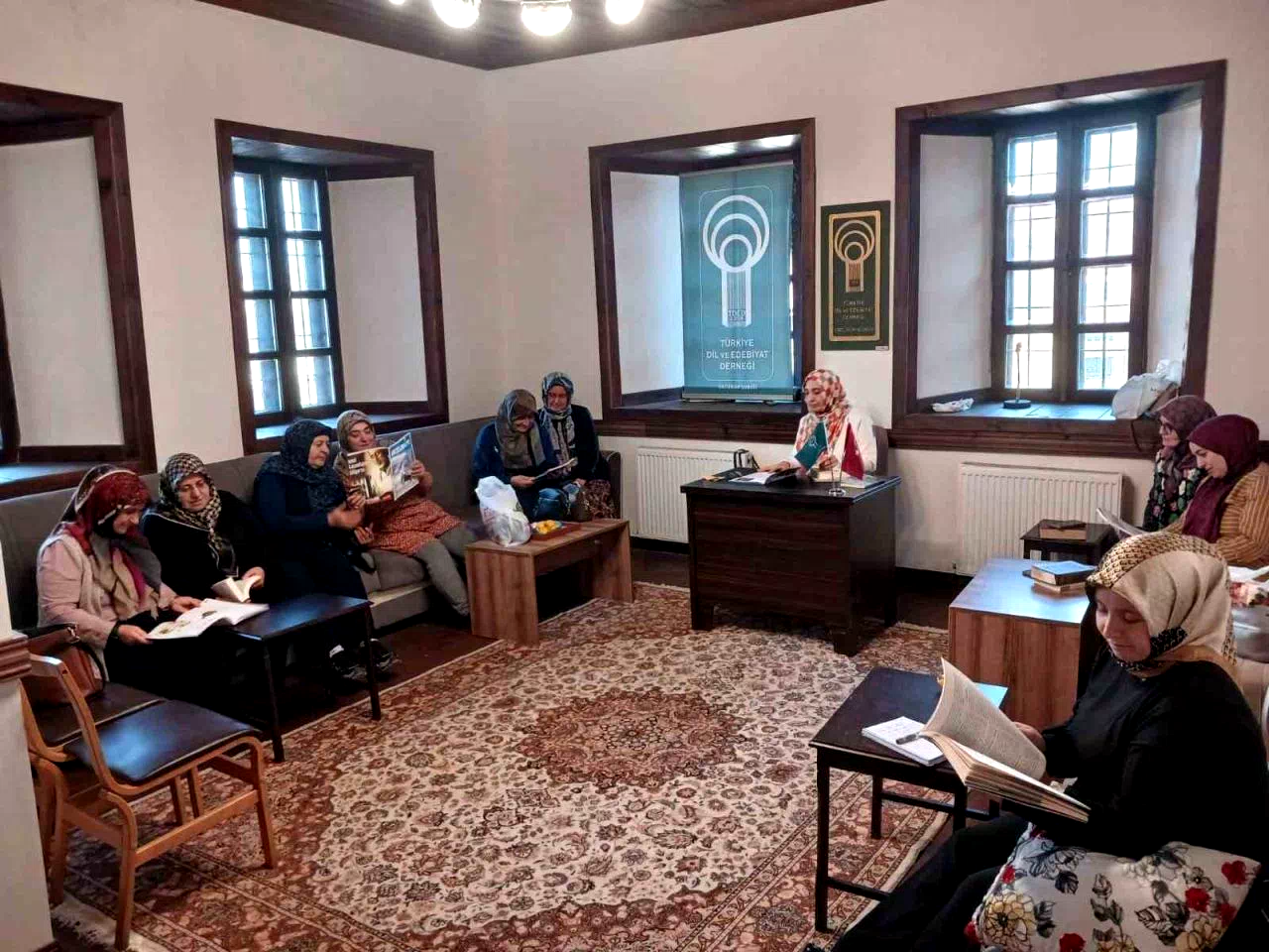 İşte kitap kurdu Dadaş ev hanımları