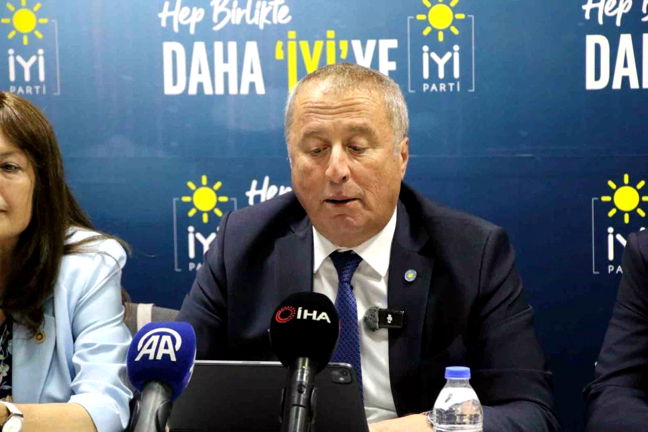 İYİ Parti Genel Başkan Yardımcısı Olgun, Uşak’ta partililerle buluştu