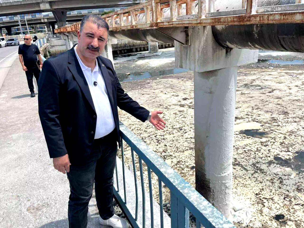 İzmir’de koku isyanı, Başdaş: “5 dakikadır maskesiz duramıyoruz”