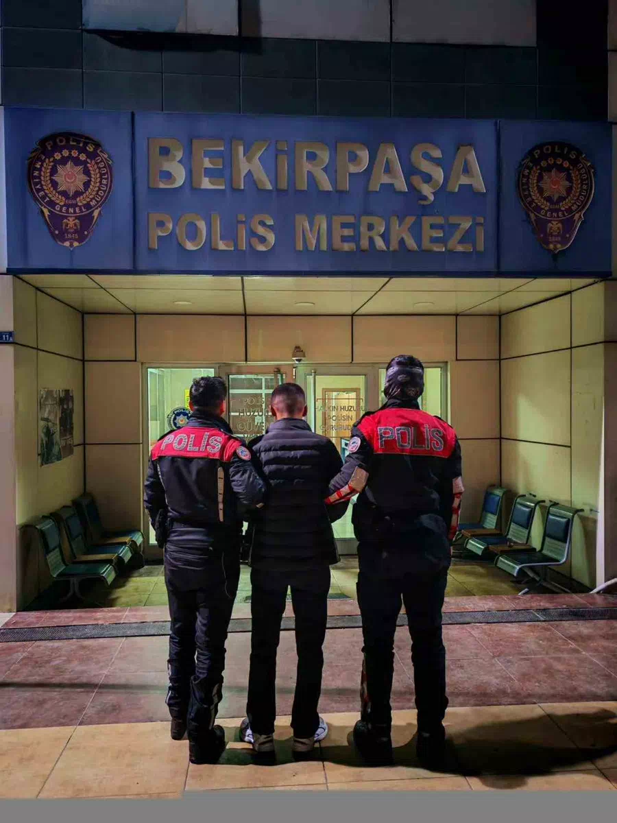 İzmit’te şüphe üzerine aranan şahsın üzerinden uyuşturucu çıktı.