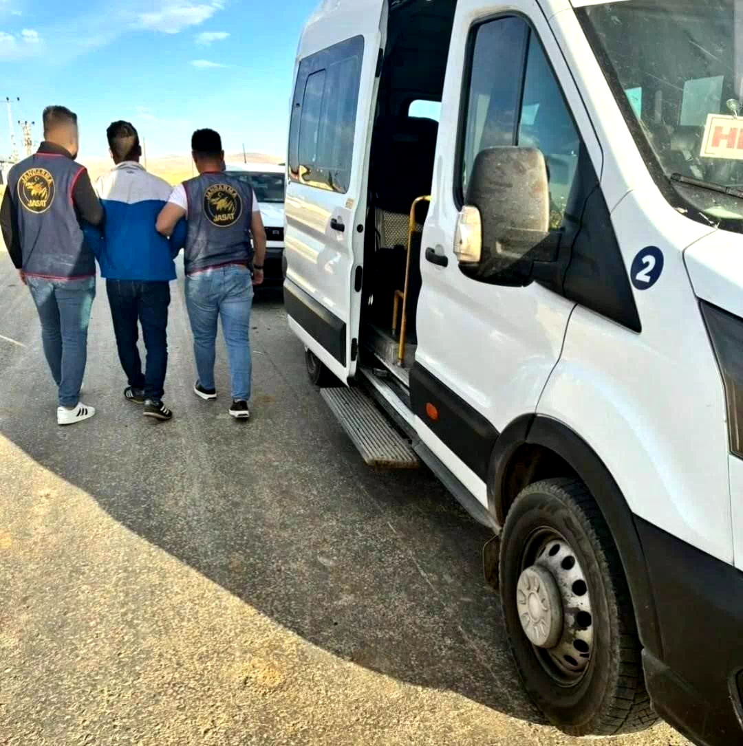 Jandarma aranan 115 şahsı yakaladı