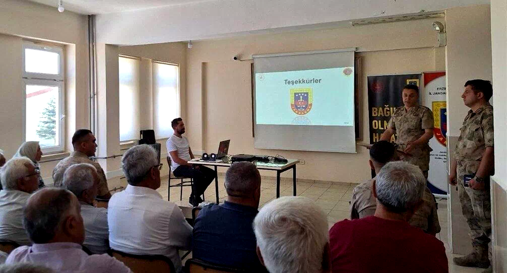 Jandarma ekipleri köylerde bilgilendirme çalışmalarını sürdürüyor