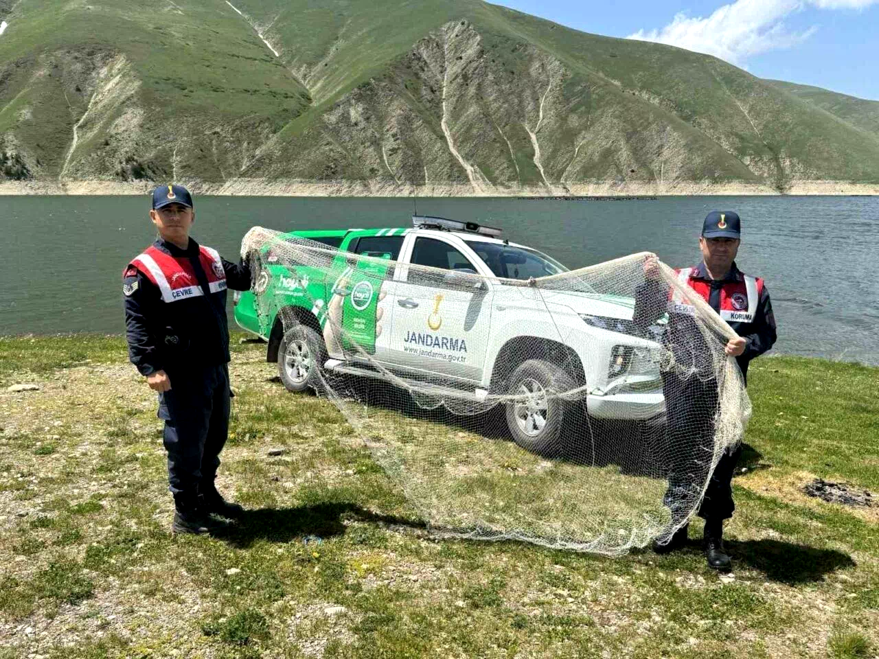 Jandarma kaçak avcıları yakaladı