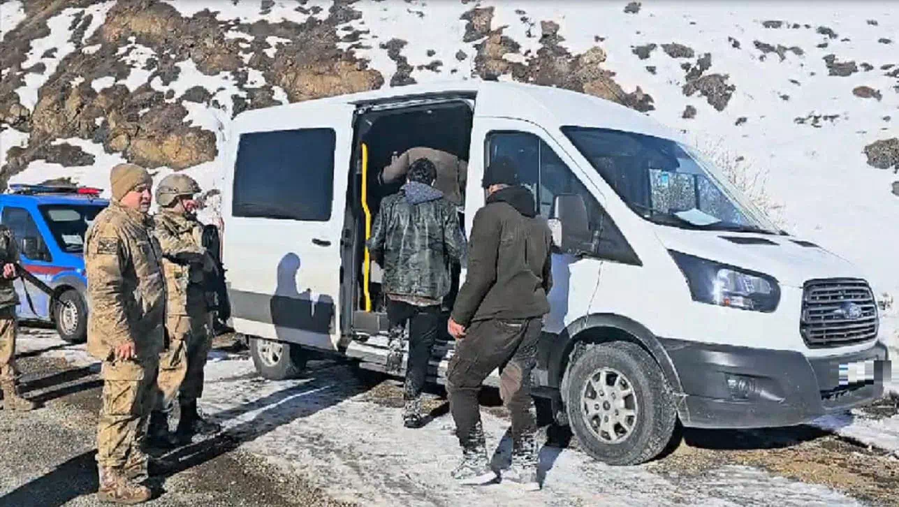 Jandarma operasyonunda 35 düzensiz göçmen yakalandı.