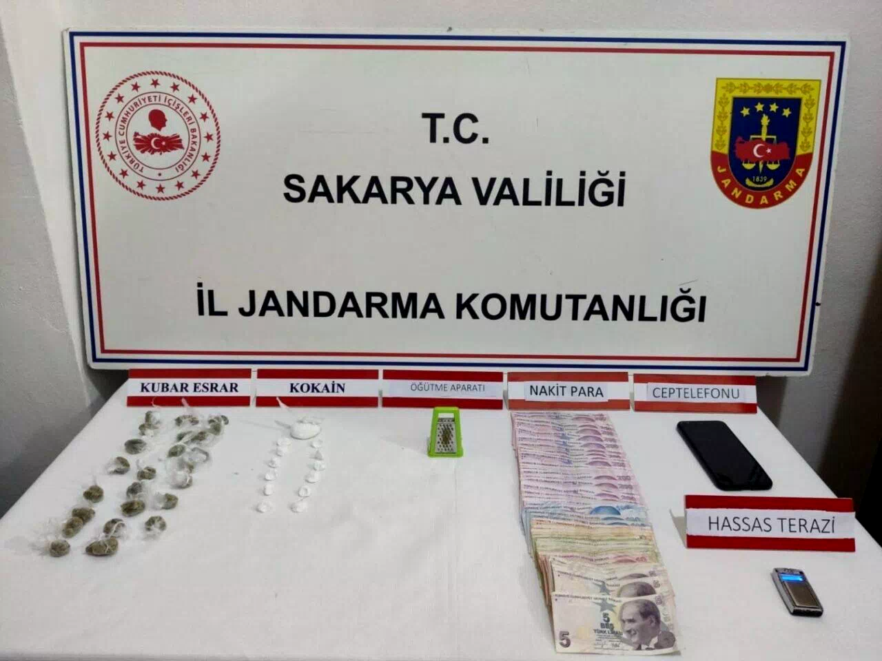 Jandarma uyuşturucuya geçit vermiyor: 1 tutuklama