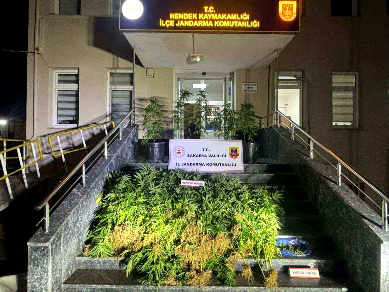Jandarma uyuşturucuya geçit vermiyor: 1 tutuklama