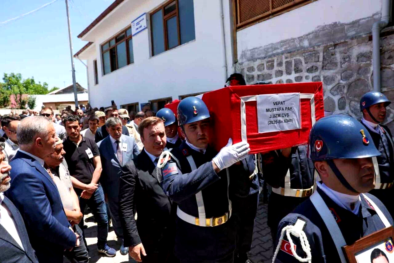 Jandarma Uzman Çavuş Mustafa Pak Erzincan’da toprağa verildi