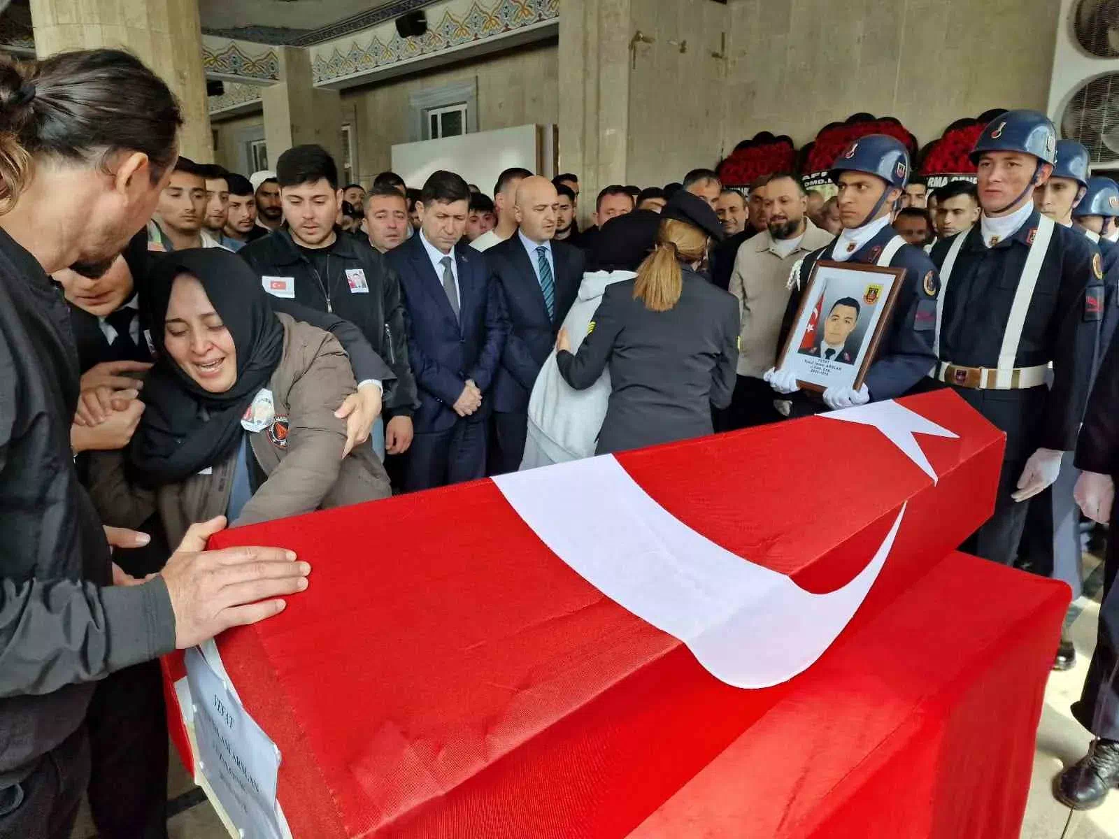 Jandarma Uzman Onbaşı Vefat Etti, Acılı Anne Gözyaşları İçinde