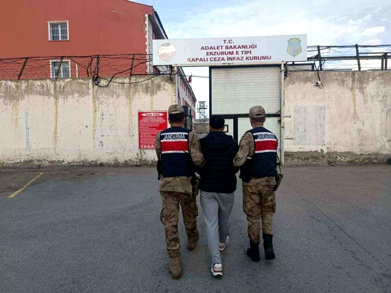 Jandarmadan düzensiz göçmenlere operasyon