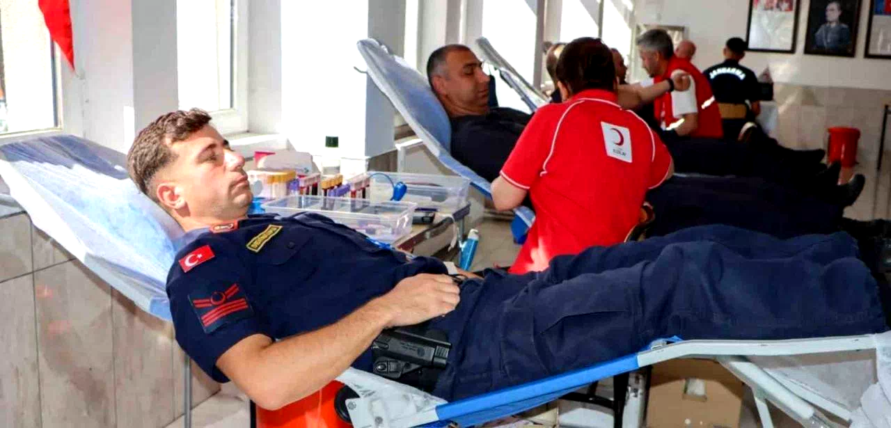 Jandarmadan kan bağışı