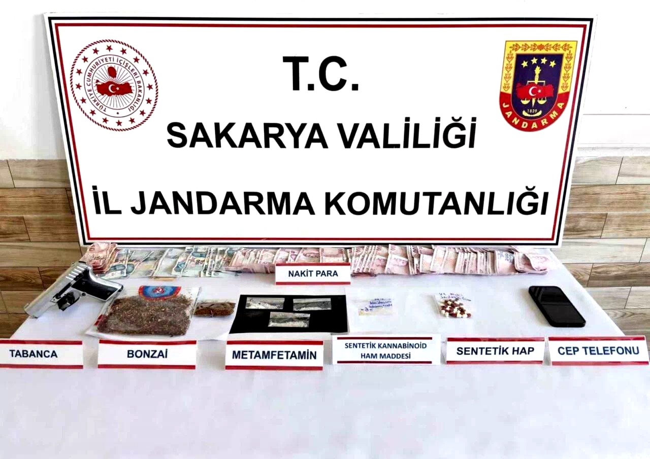 Jandarmadan uyuşturucu tacirlerine darbe: 2 torbacı tutuklandı