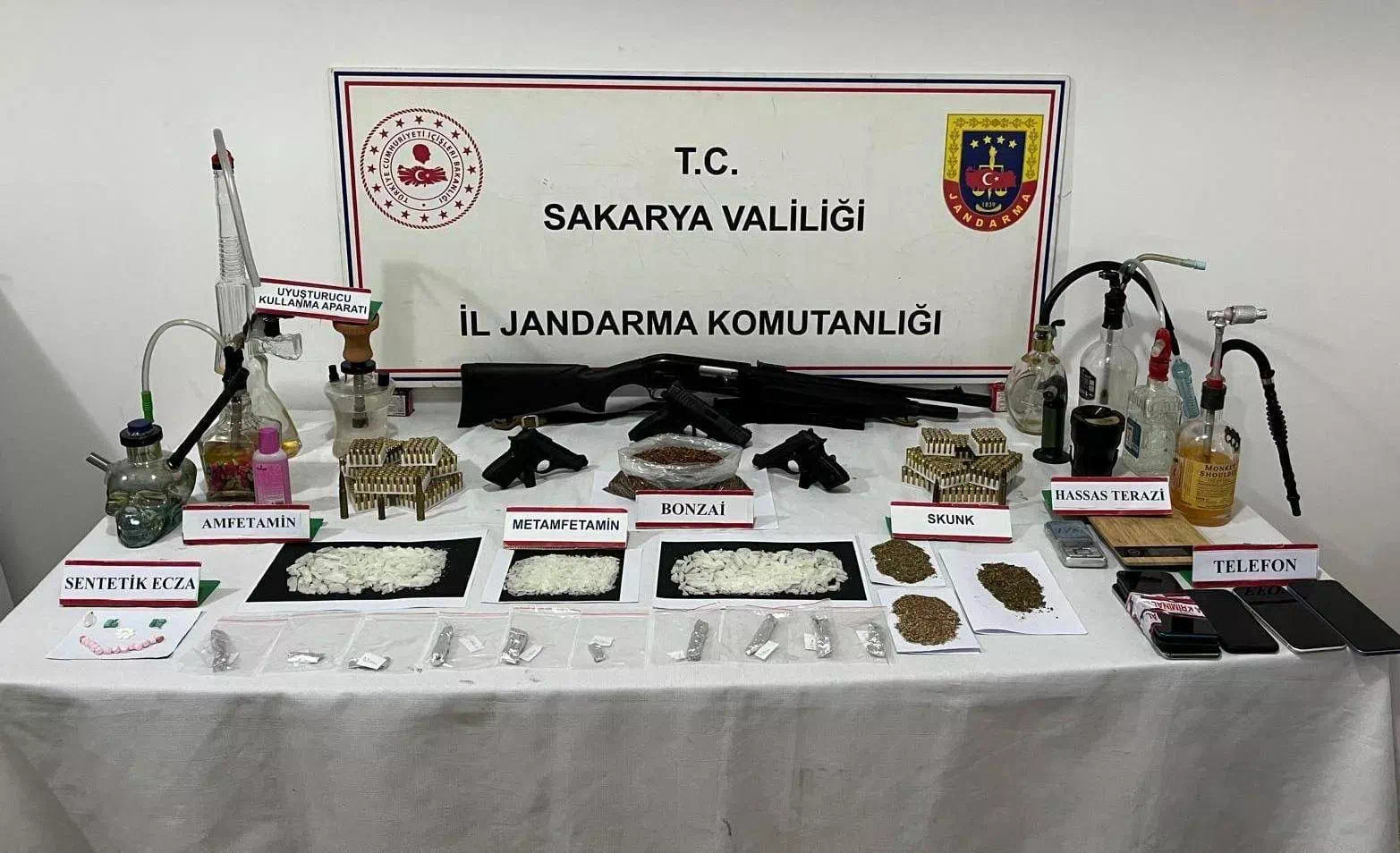 Jandarmadan uyuşturucu ve silah kaçakçılığı operasyonu: 2 tutuklama