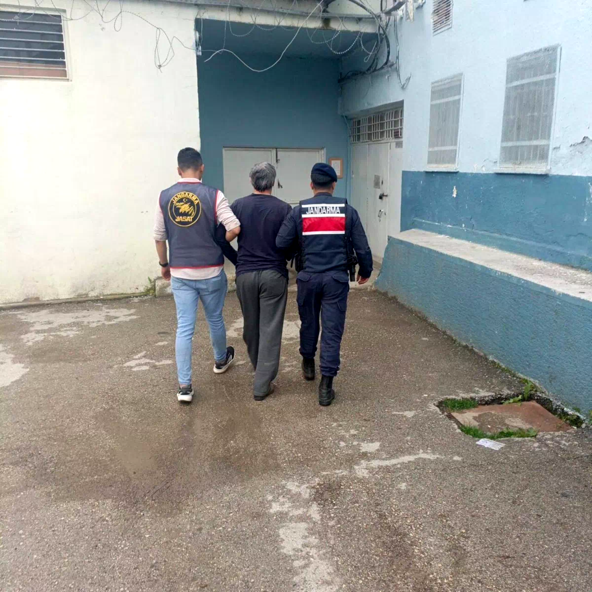 JASAT aranan iki şahsı yakaladı