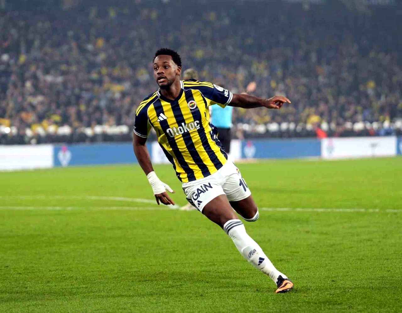 Jhon Duran, 2. golünü de derbide attı