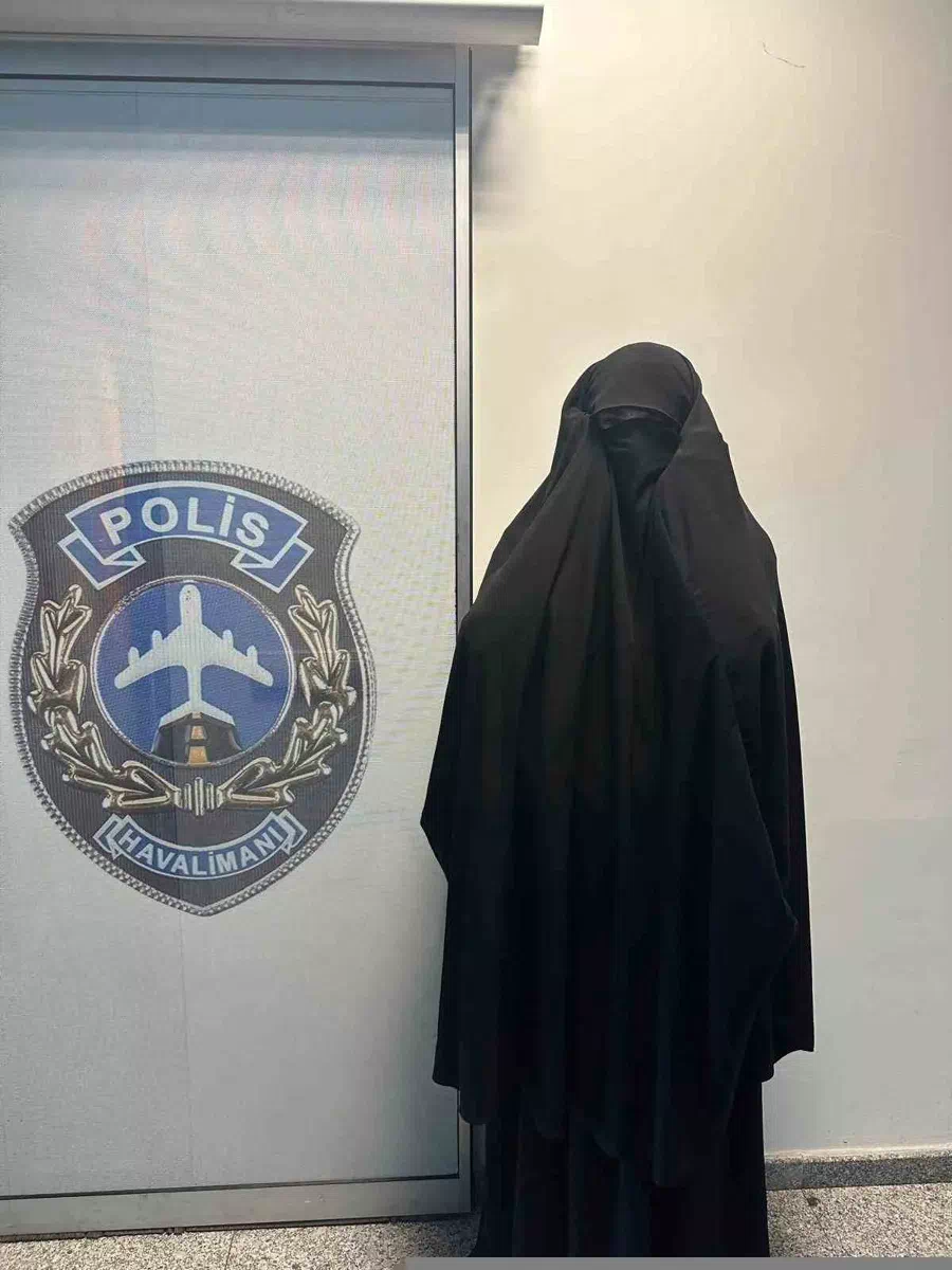 Kadın Kılığındaki Zanlının Havaalanı Görüntüleri Ortaya Çıktı.
