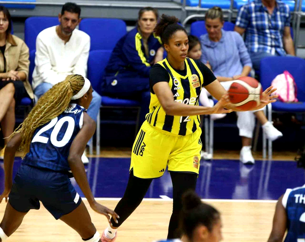 Kadınlar Basketbol Süper Ligi: Fenerbahçe: 71 – Emlak Konut: 53