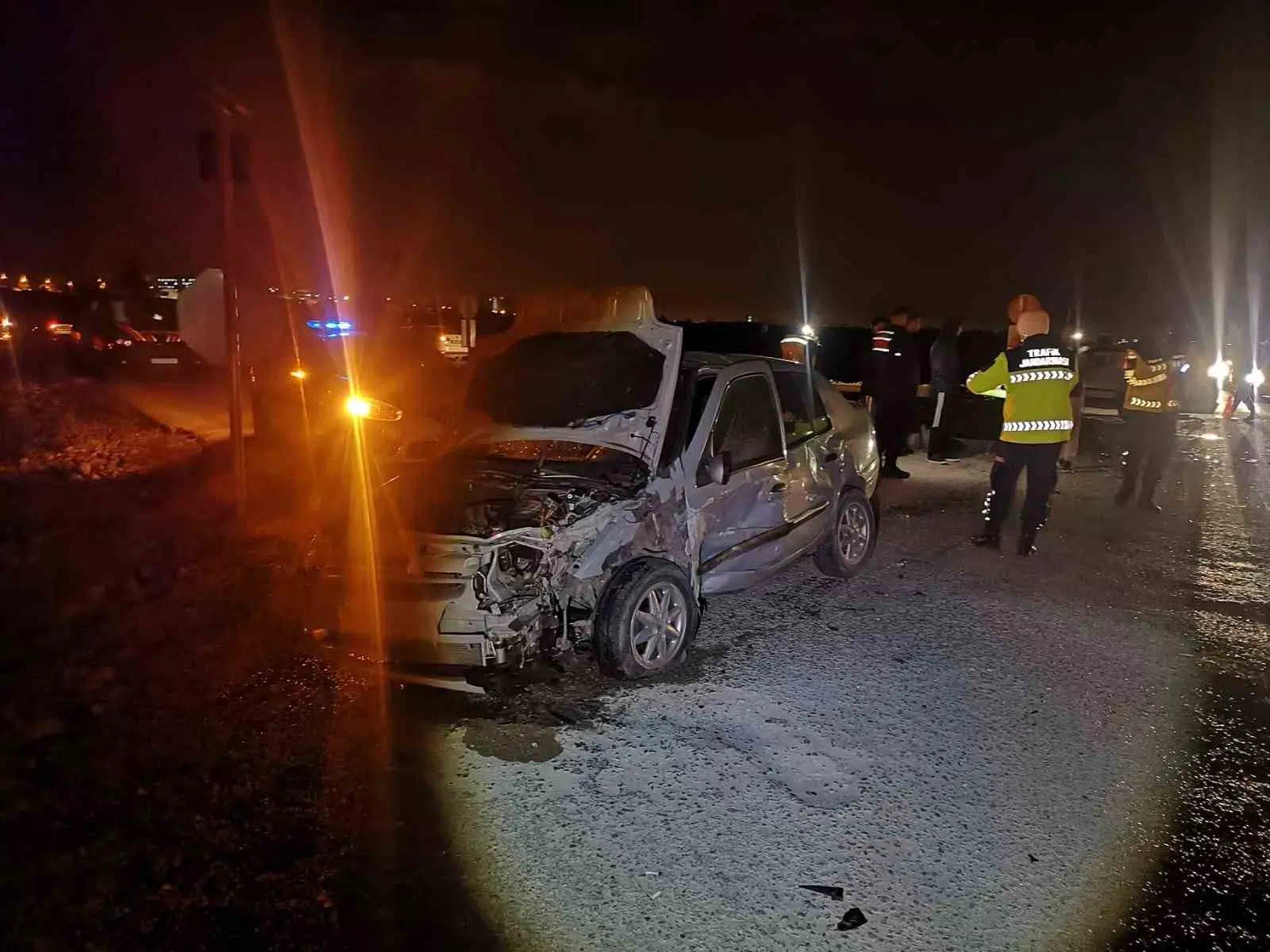 Kadirli’de Otomobil Kazası: 1 Ölü, 2 Yaralı