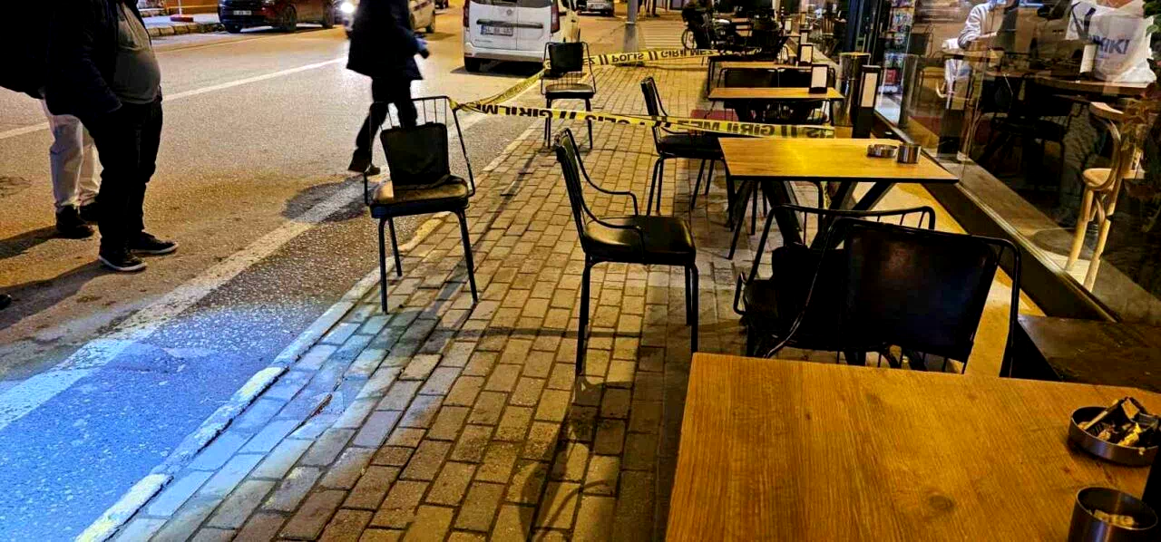 Kafede birlikte oturduğu genci, silahla vurarak kayıplara karıştı