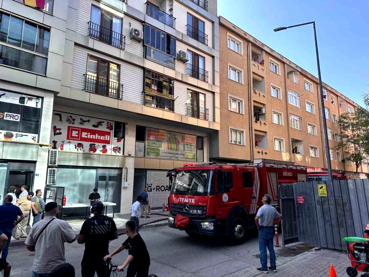 Kafenin deposunda yangın paniği