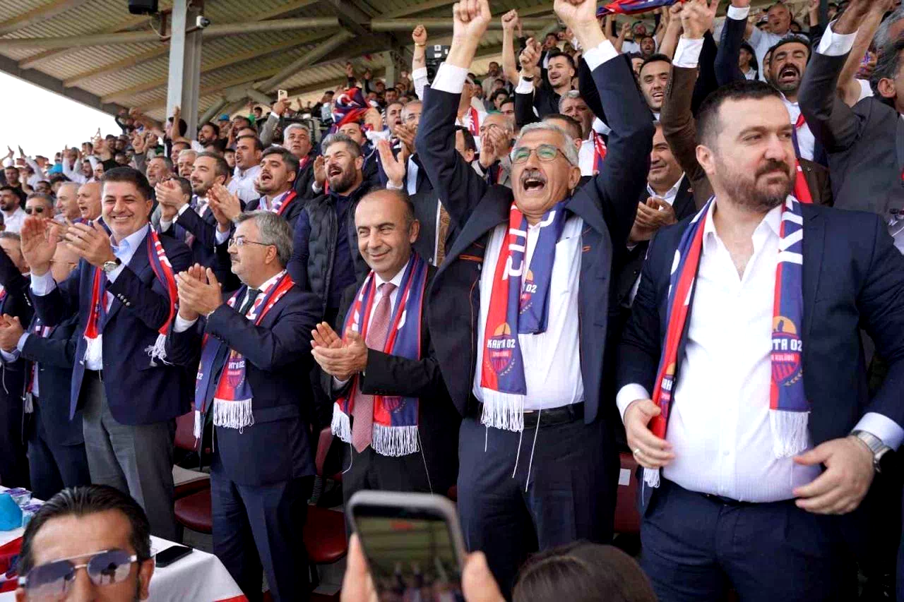 Kahta 02 Spor’dan tarihi zafer