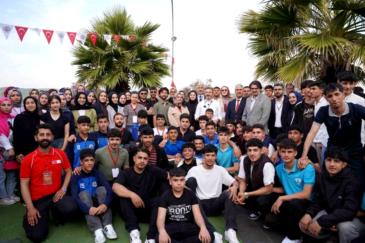 Kahta Belediyesi Gençlik Meclisi’nden kariyer buluşması
