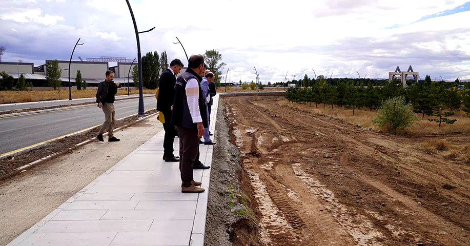 Kampüs yerleşkesindeki çalışmalar Rektör Çakmak tarafından incelendi