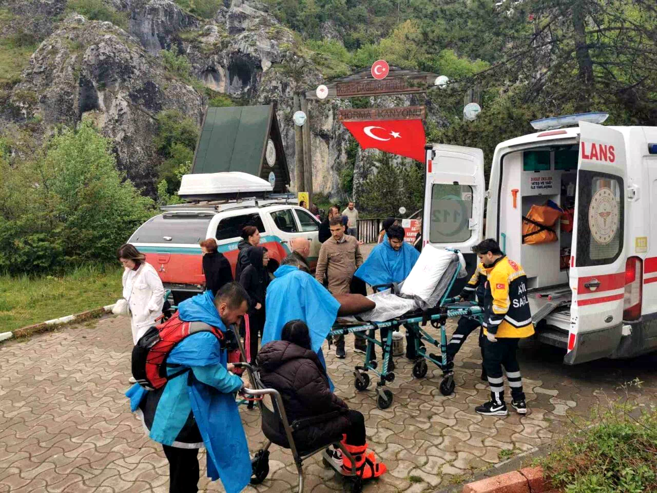 Kanyonda yürüyüş parkurunda yaralanan vatandaş için ekipler seferber oldu