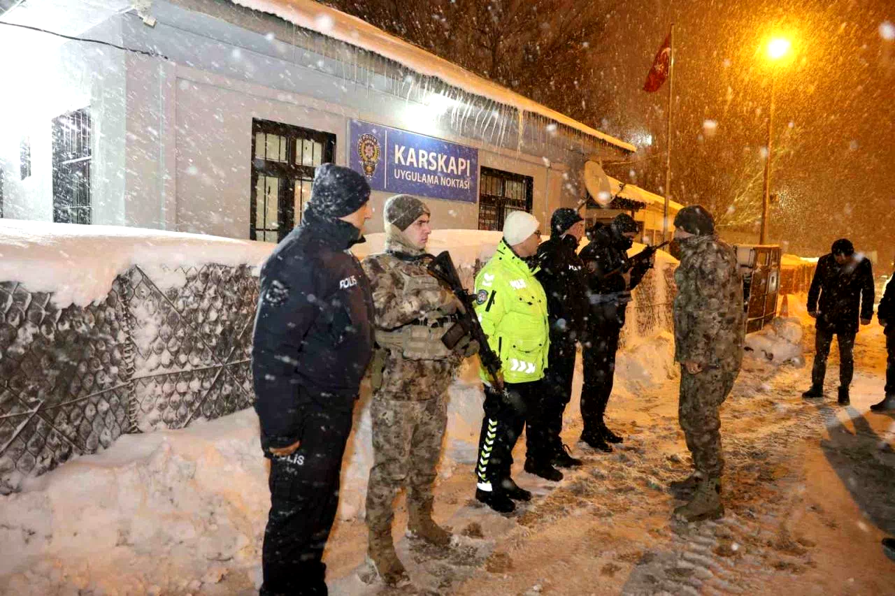Karaburun’dan gece denetimi