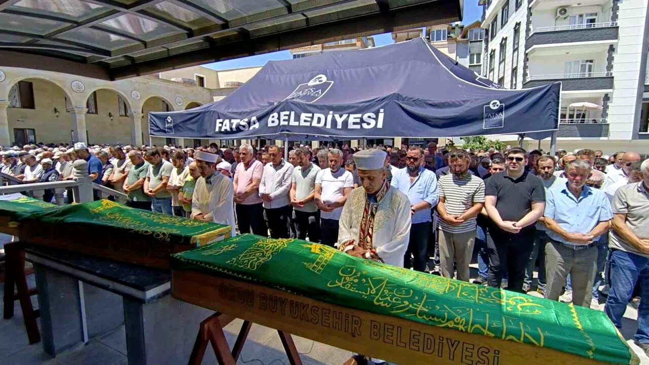 Kardeş katliamında hayatını kaybeden aile son yolculuğuna uğurlandı