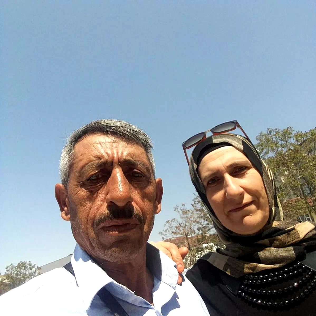 Karısını öldürüp, kendini vurdu
