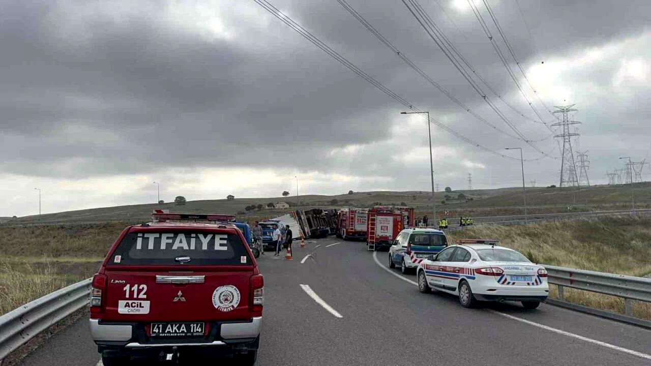 Karpuz yüklü tır devrildi: 1 ölü, 3 yaralı