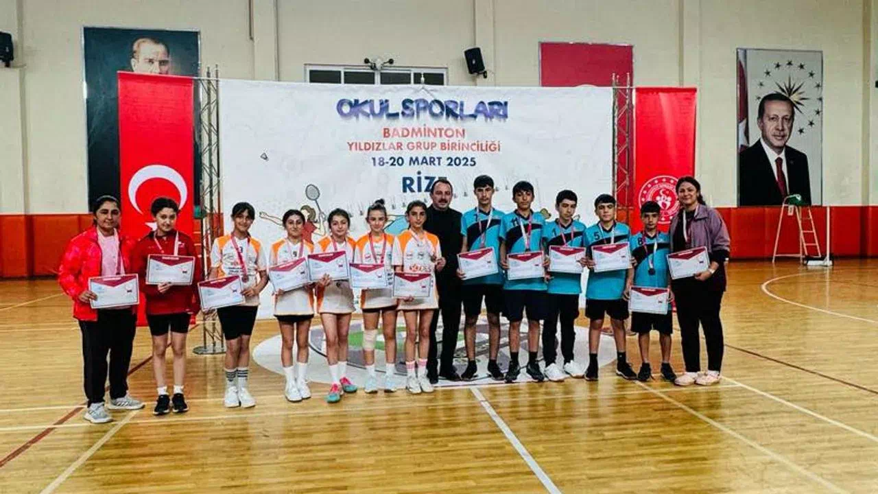 Kars'ta Badminton takımlarından tarihi başarı