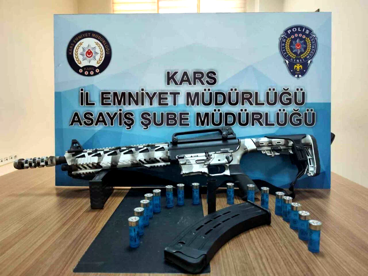 Kars’ta çok sayıda silah ve mühimmat ele geçirildi