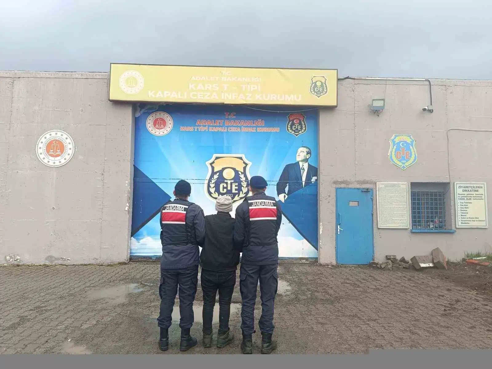 Kars’ta FETÖ üyeliğinden aranan şahıs, jandarma operasyonuyla yakalandı.