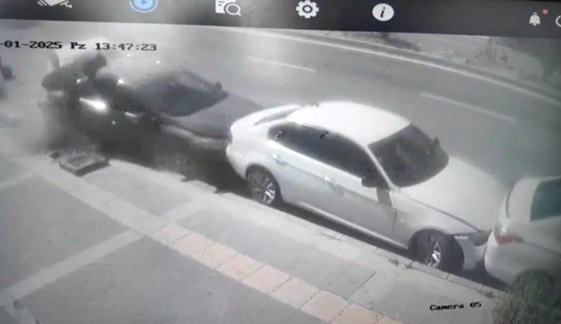 Kars’ta fren yerine gaza basan sürücü 4 araca çarptı