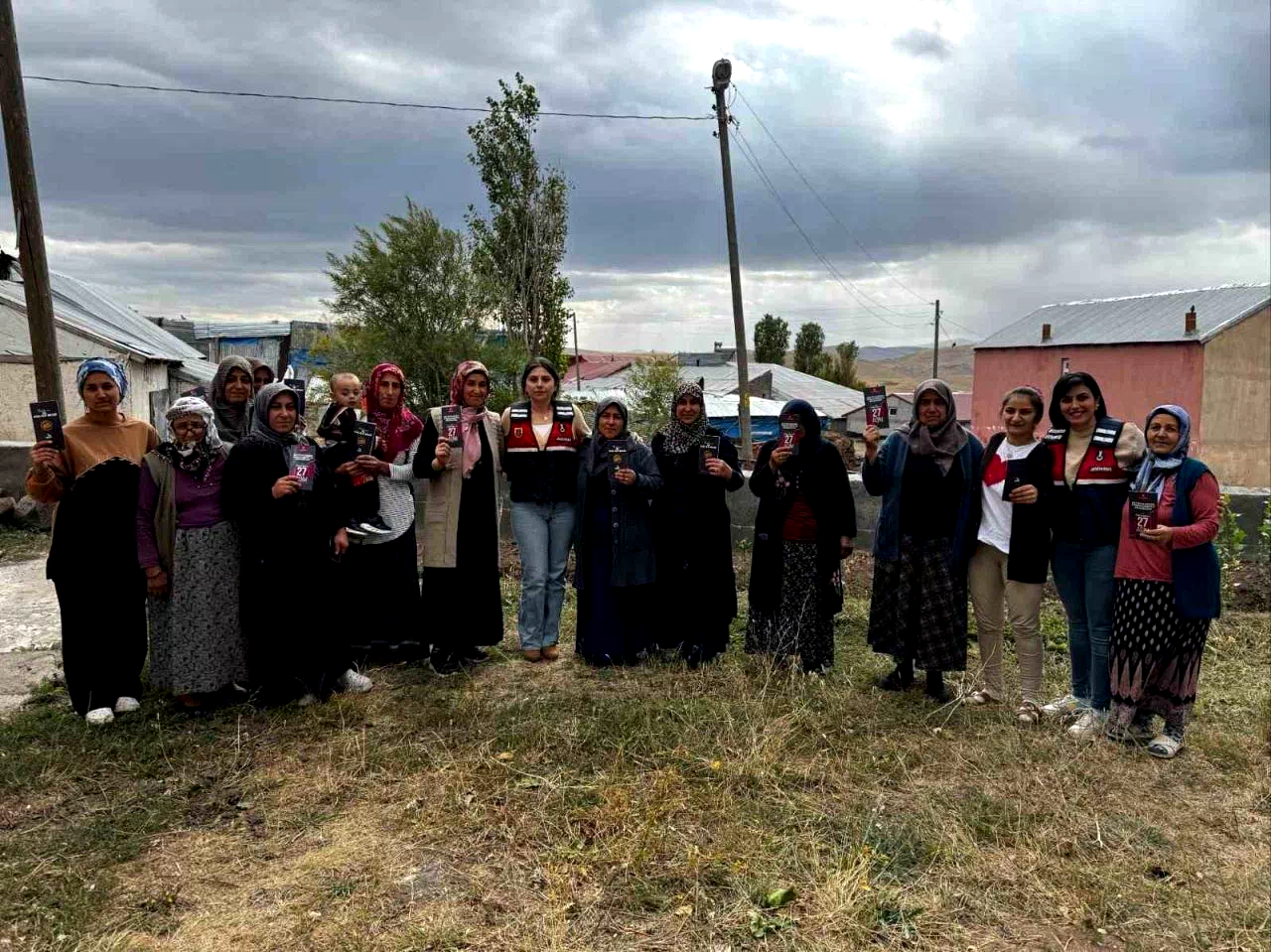 Kars’ta jandarma kadınları KADES hakkında bilgilendiriyor