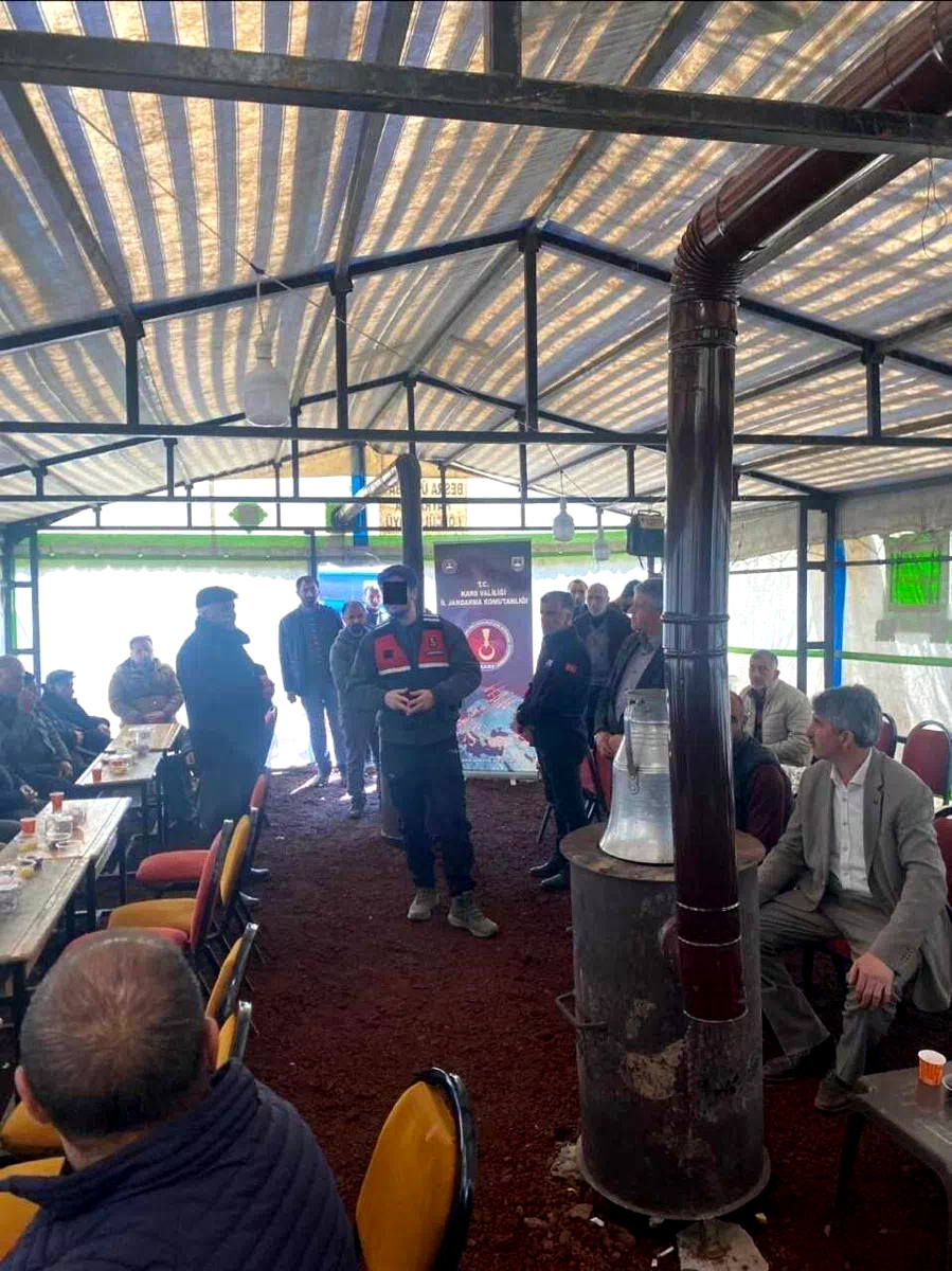 Kars’ta jandarma vatandaşları siber dolandırıcılığa karşı uyardı