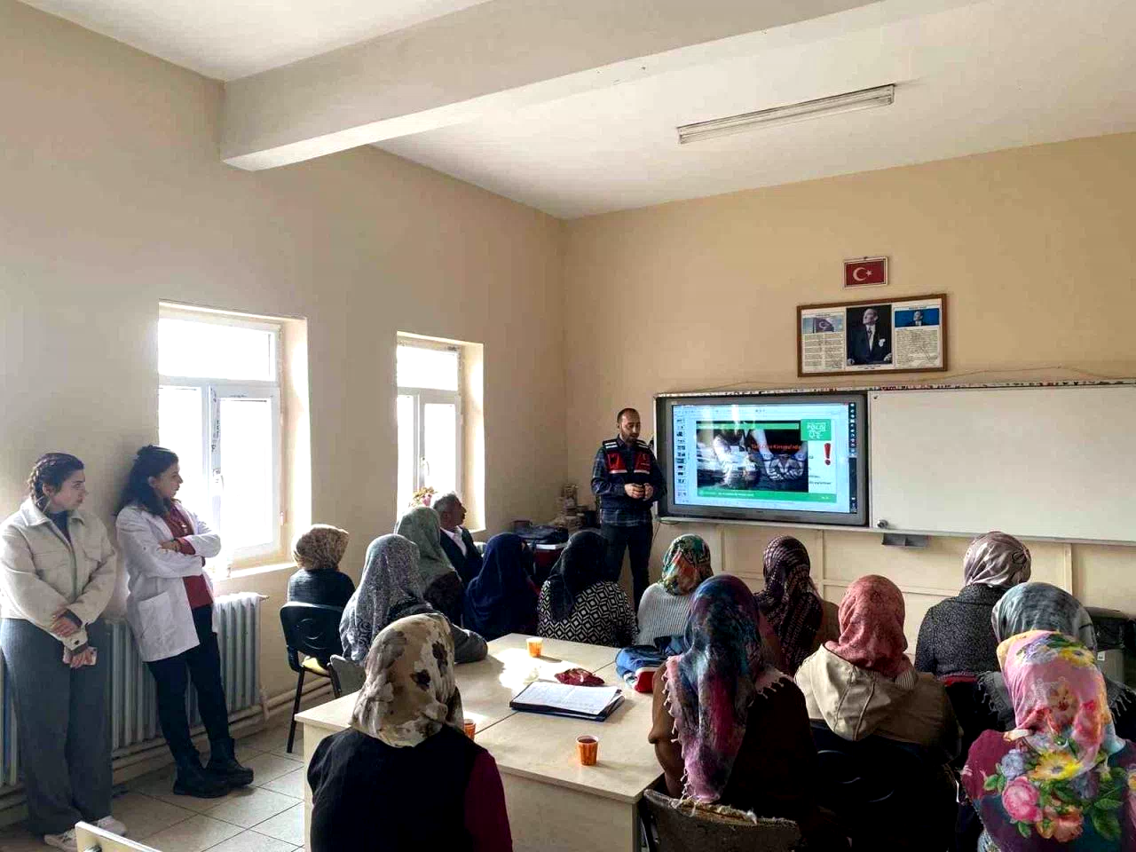 Kars’ta jandarmadan “En İyi Narkotik Polisi Anne” eğitimi