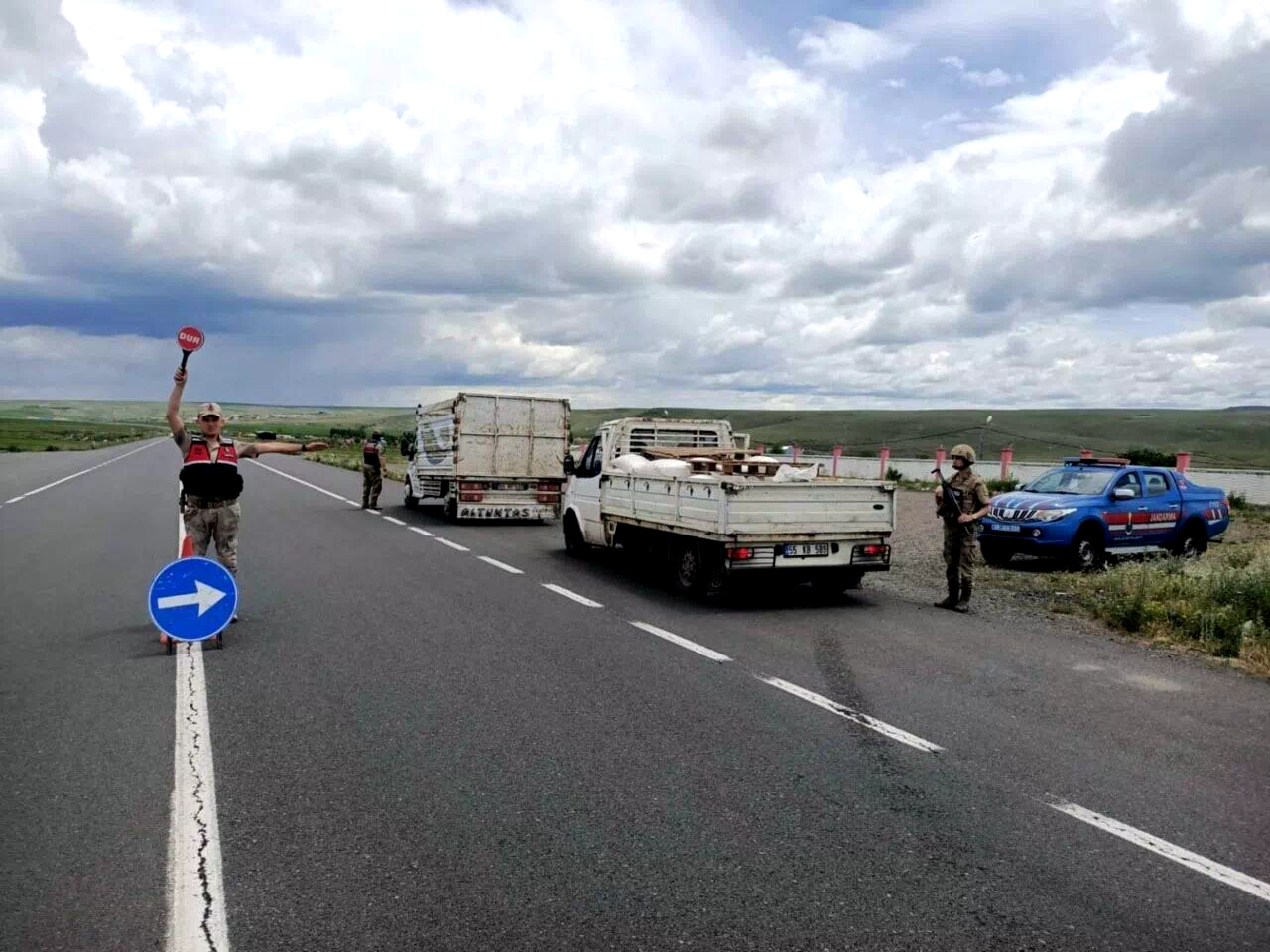 Kars’ta jandarmadan huzurlu sokaklar uygulaması