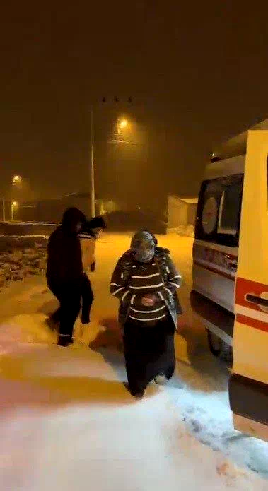 Kars’ta kar engelini aşan sağlık ekipleri hasta vatandaş için seferber oldu