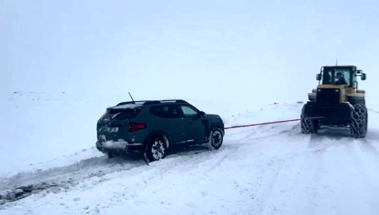 Kars’ta kar ve tipi geçit vermiyor