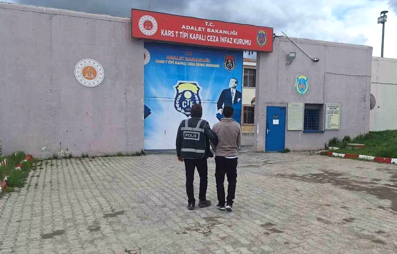 Kars’ta kredi kartı dolandırıcısı yakalandı