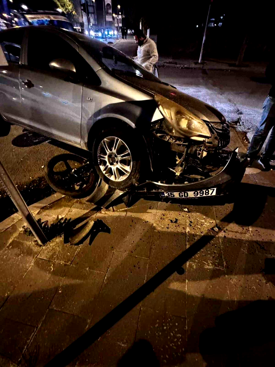Kars’ta otomobil ile motosiklet çarpıştı