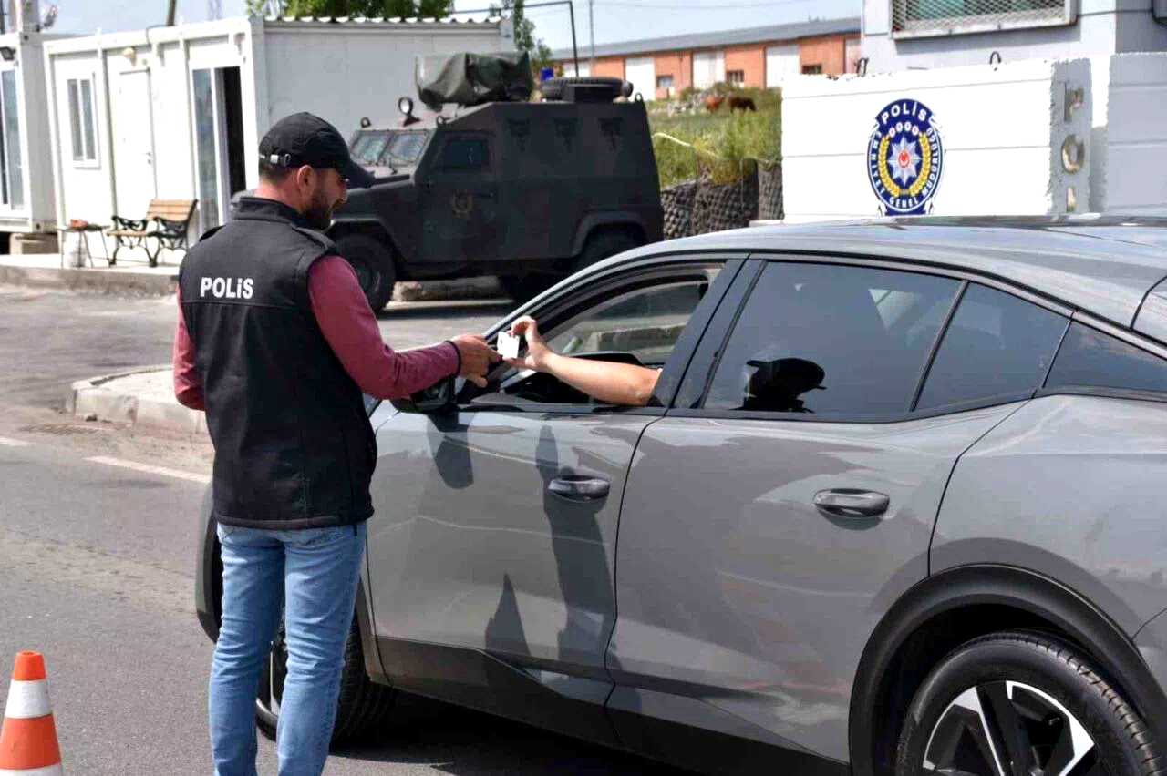 Kars’ta polis adeta göz açtırmıyor