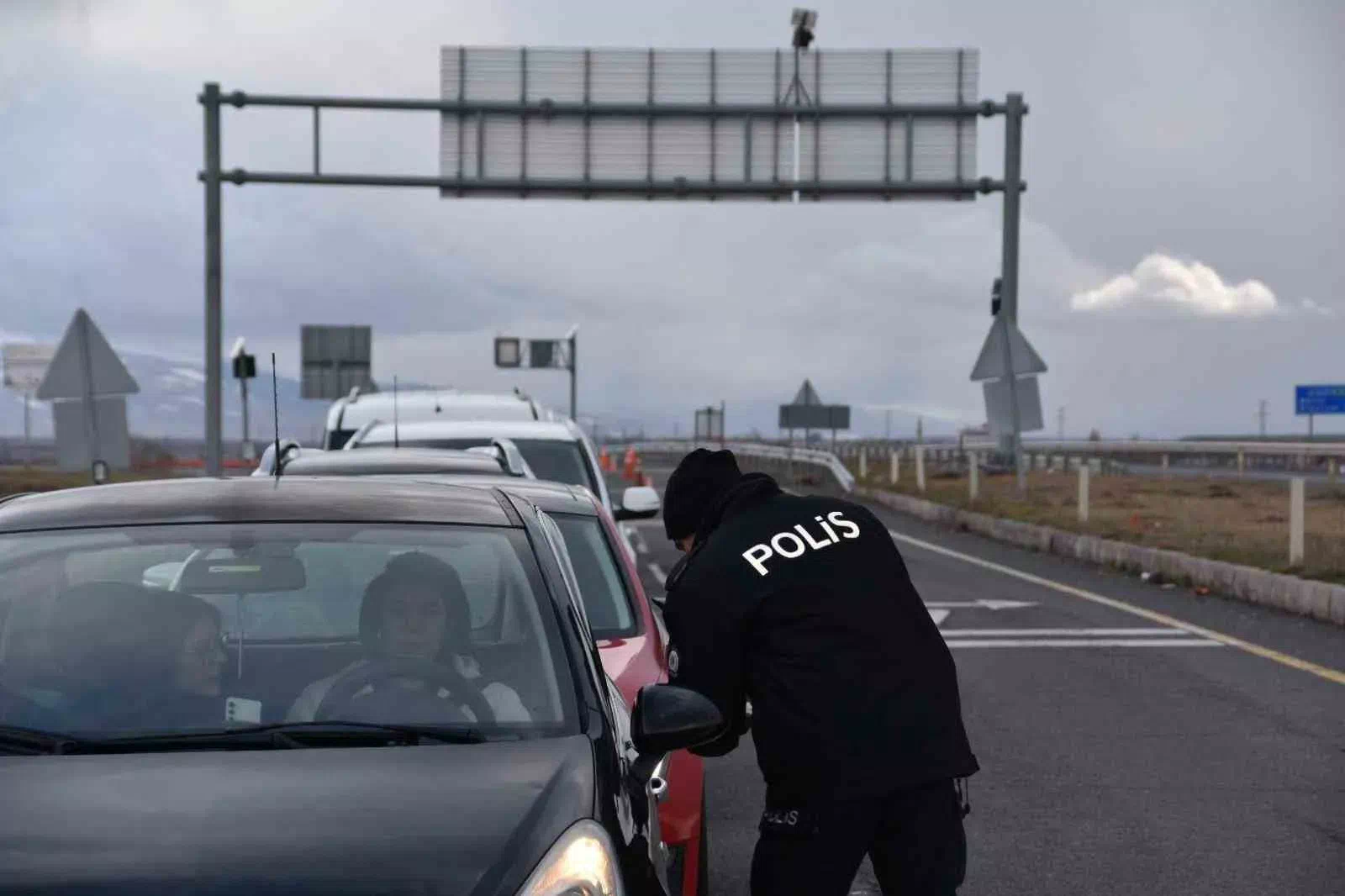 Kars’ta Polis Ekiplerinden Geniş Kapsamlı Güvenlik Uygulamaları
