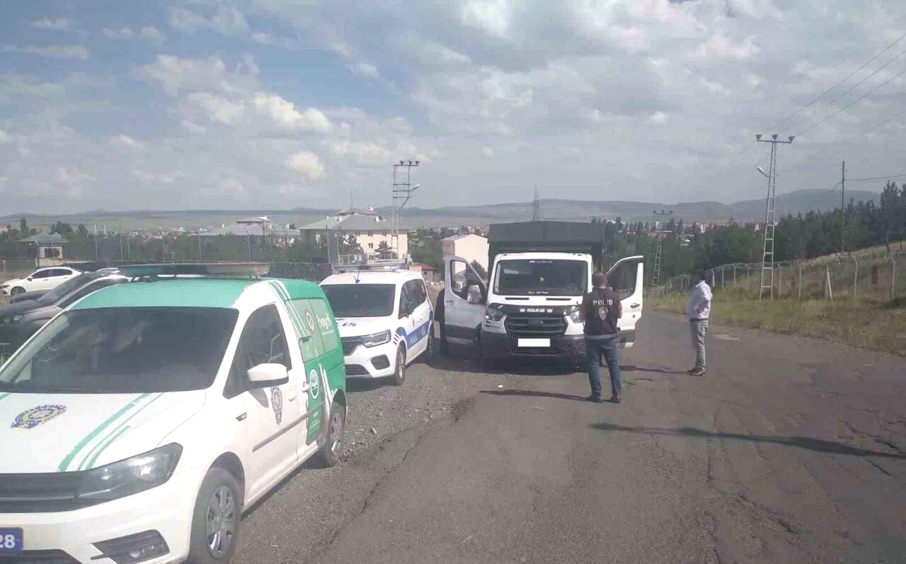 Kars’ta polis uygulamaları devam ediyor