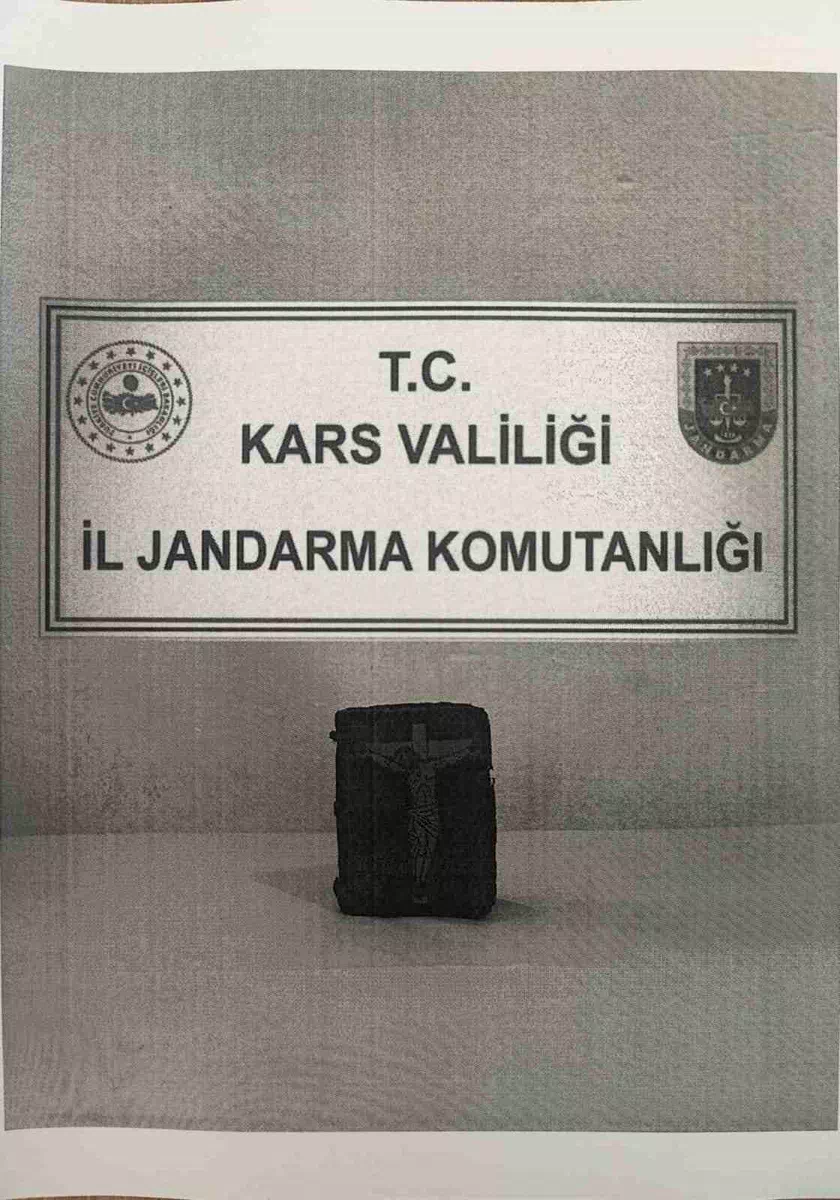 Kars’ta tarihi eseri jandarmaya satmaya çalışan 1 kişi suçüstü yakalandı