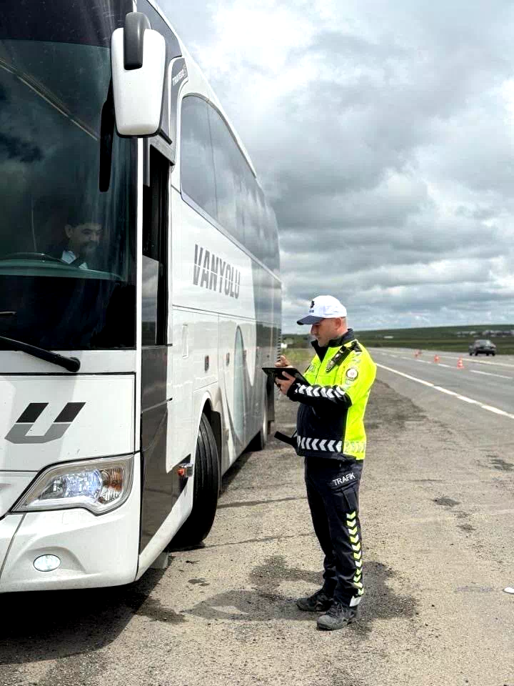 Kars’ta trafik denetimleri sürüyor