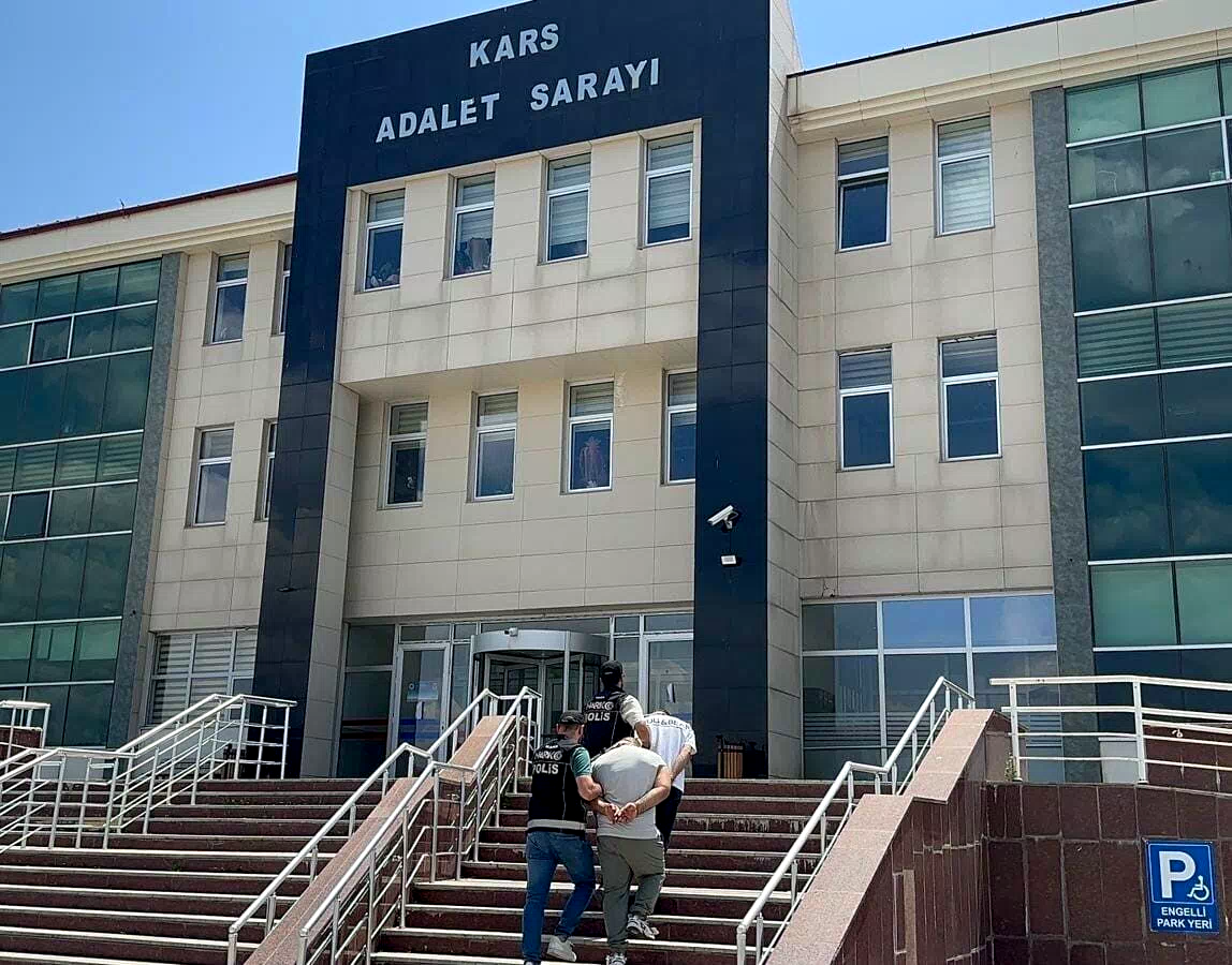Kars’ta uyuşturucu taciri 2 kişi tutuklandı