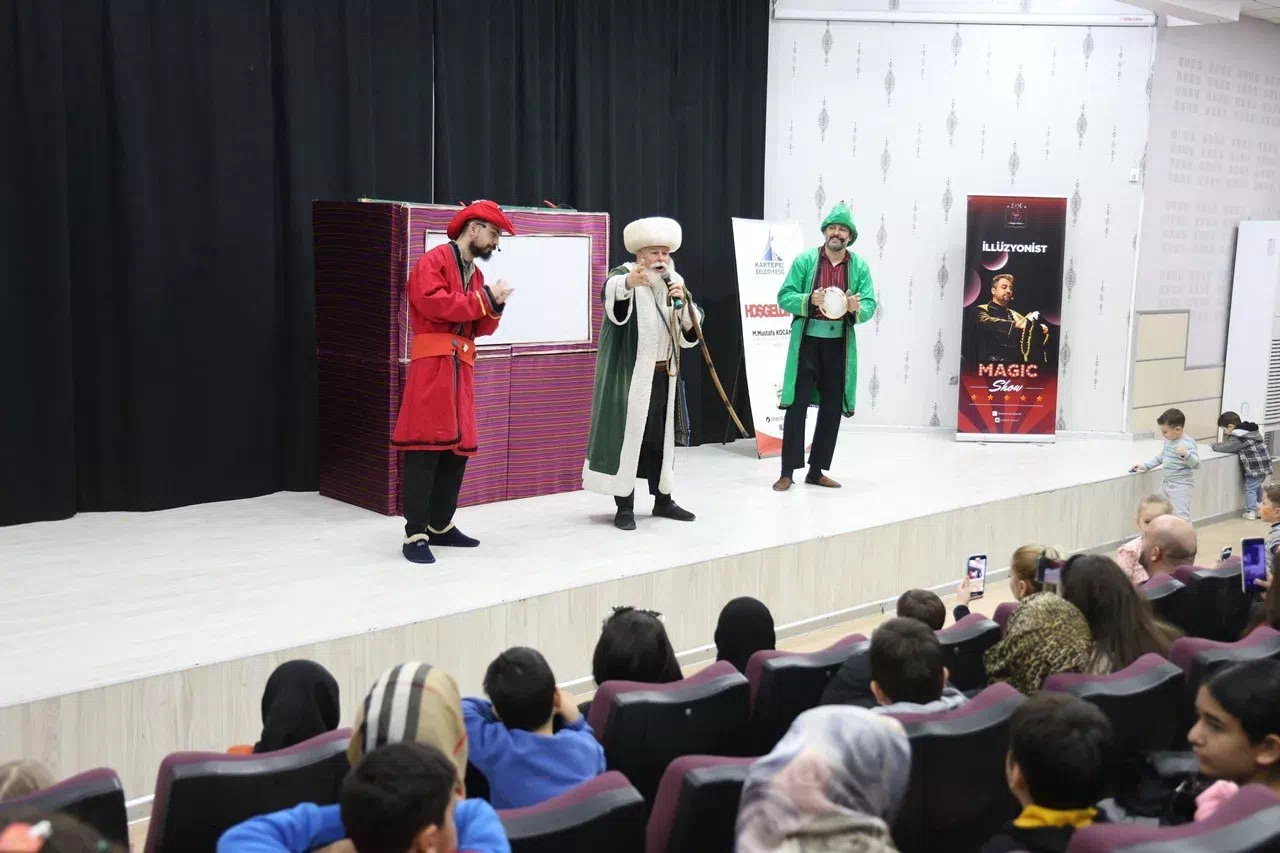 Kartepe Belediye Başkanı çocuklar için eğlenceli etkinlikler düzenledi.